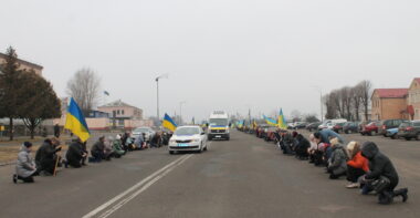 У Чорнобаївці коридором слави зустрічали полеглого воїна