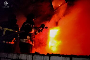 У Херсоні сталося дві пожежі: одна – через обстріл РФ (ФОТО, ВІДЕО)