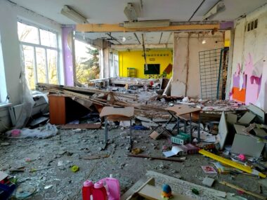 Загиблі люди та руйнування: ФОТО наслідків ворожого обстрілу Херсону та області