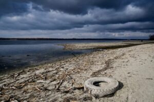 Втрачено понад третину води з Каховського водосховища, яку накопичили завдяки весняному водопіллю