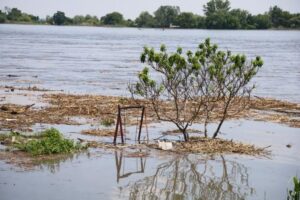 МОЗ закликає утриматися від використання неочищеної води з акваторії Дніпра внаслідок теракту на Каховській ГЕС