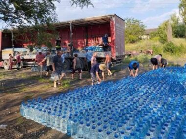 Мешканці Бериславщини отримали бутильовану воду