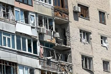 Окупанти атакували багатоповерхівку Херсону