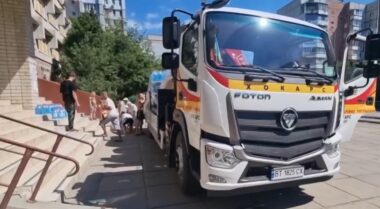Для жителів одного з мікрорайонів Херсону доставили воду (ВІДЕО)