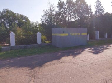 На Херсонщині у двох населених пунктах з’явилися мобільні бетонні укриття (ФОТО)