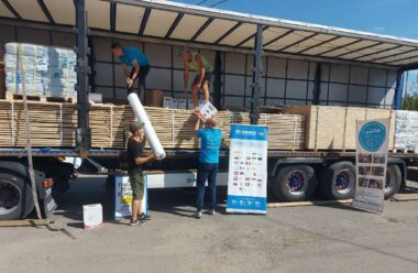 100 будівельних наборів та OSB -листів отримали мешканці Білозерки