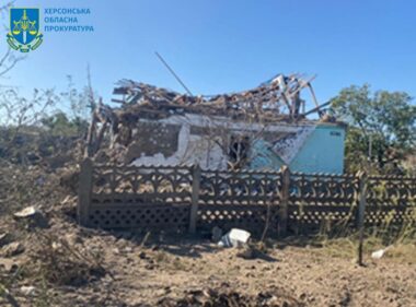 З’явилися фото наслідків авіаудару по Херсонщині