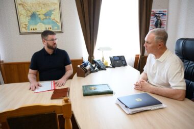 Окупанти грабують українських аграріїв під виглядом “підтримки” на лівобережній Херсонщині