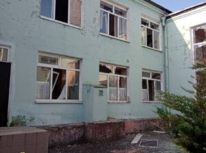 Росія вдарила КАБами по середмістю Херсона: що відомо про постраждалих