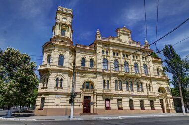 На ремонті Херсонського художнього музею зникло 28 млн грн