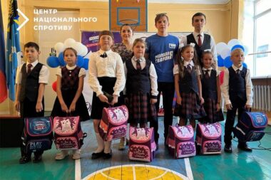 Скрєпна школа: в окупації жорстко регламентують шкільні рюкзаки