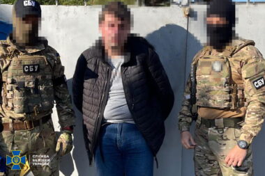 В Херсоне задержали медбрата, который помогал русским корректировать удары по городу