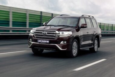 Ремонт бронированного Land Cruiser херсонской прокуратуры обойдется в 620 тыс. грн