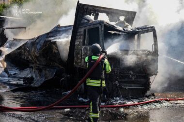 За сутки в Херсонской области ранены 20 человек, повреждены дома, машина скорой помощи и автобус